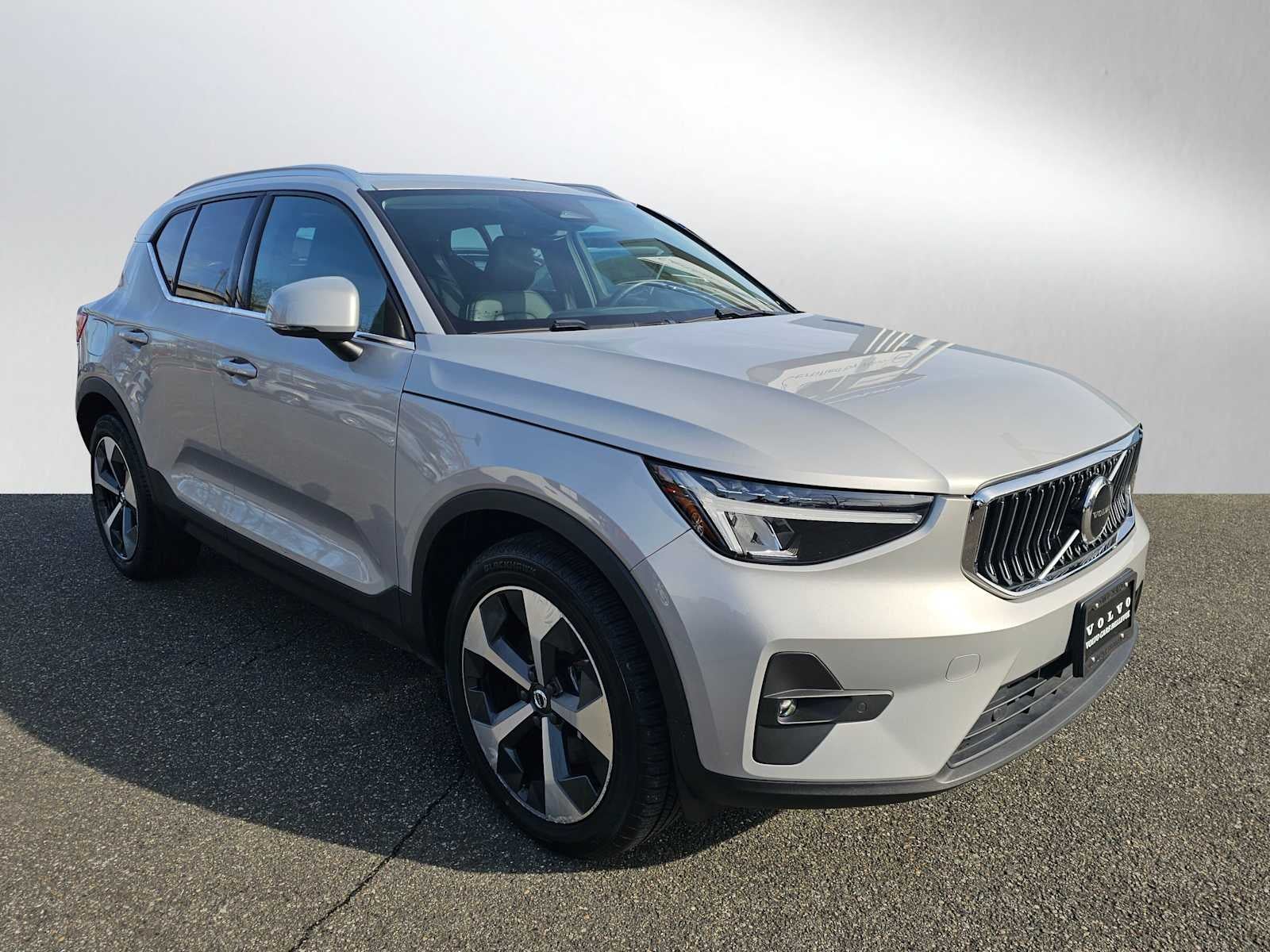 2023 Volvo XC40 Plus Bright Theme