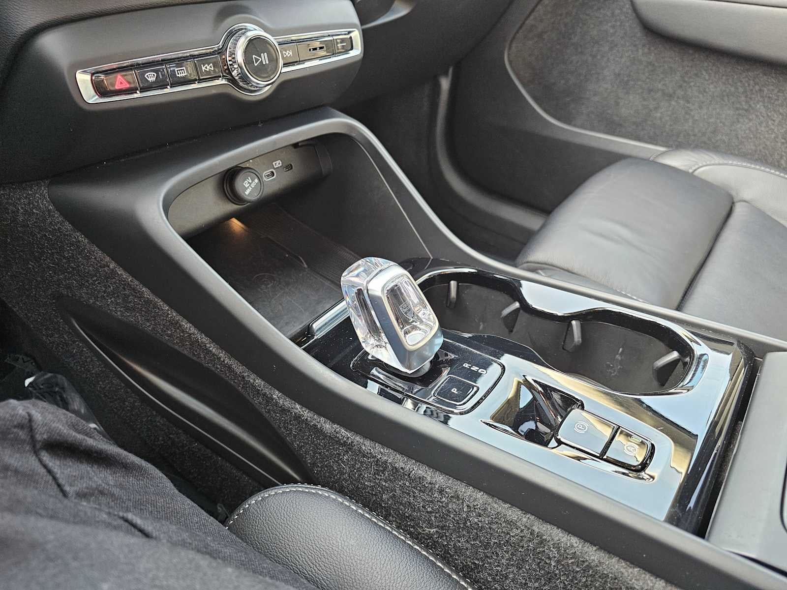 2023 Volvo XC40 Plus Bright Theme