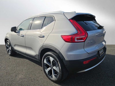 2023 Volvo XC40 Plus Bright Theme