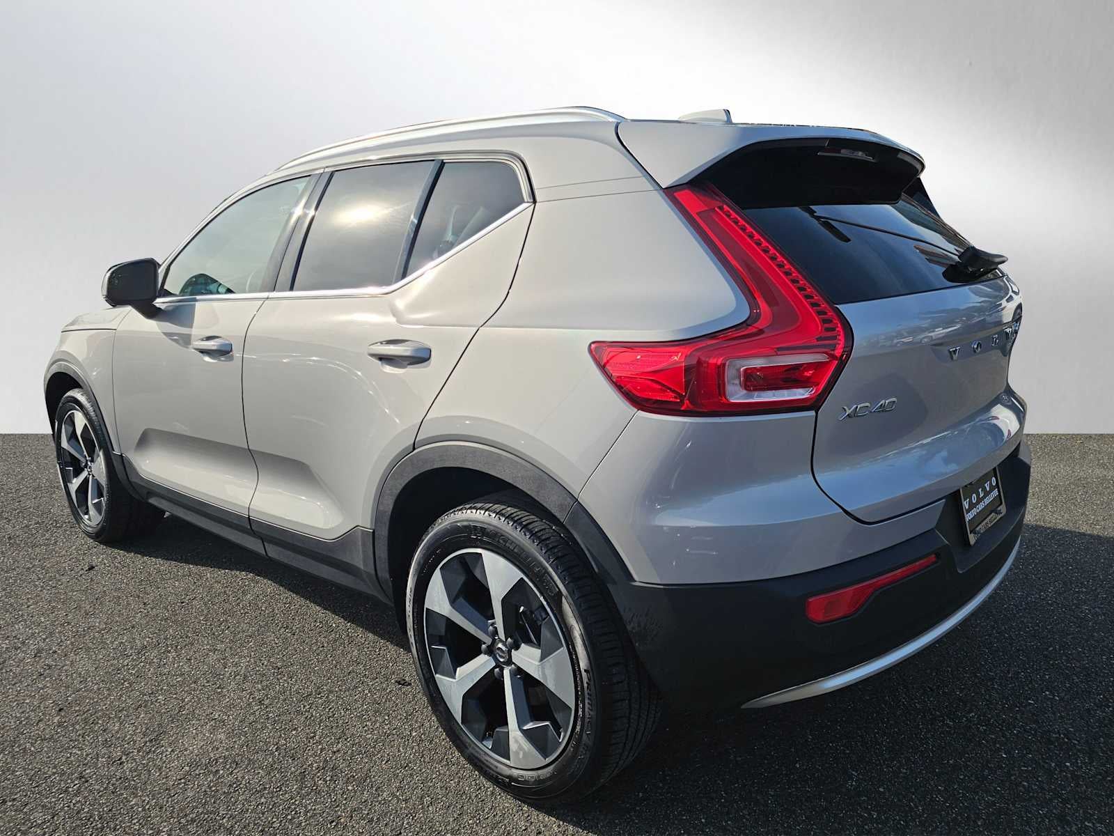 2023 Volvo XC40 Plus Bright Theme
