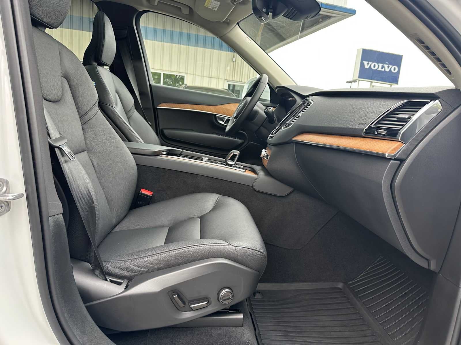 2023 Volvo XC90 Plus