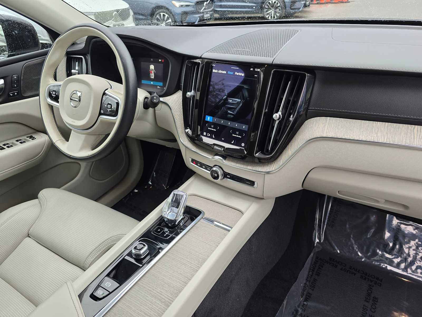 2023 Volvo XC60 Ultimate Bright Theme