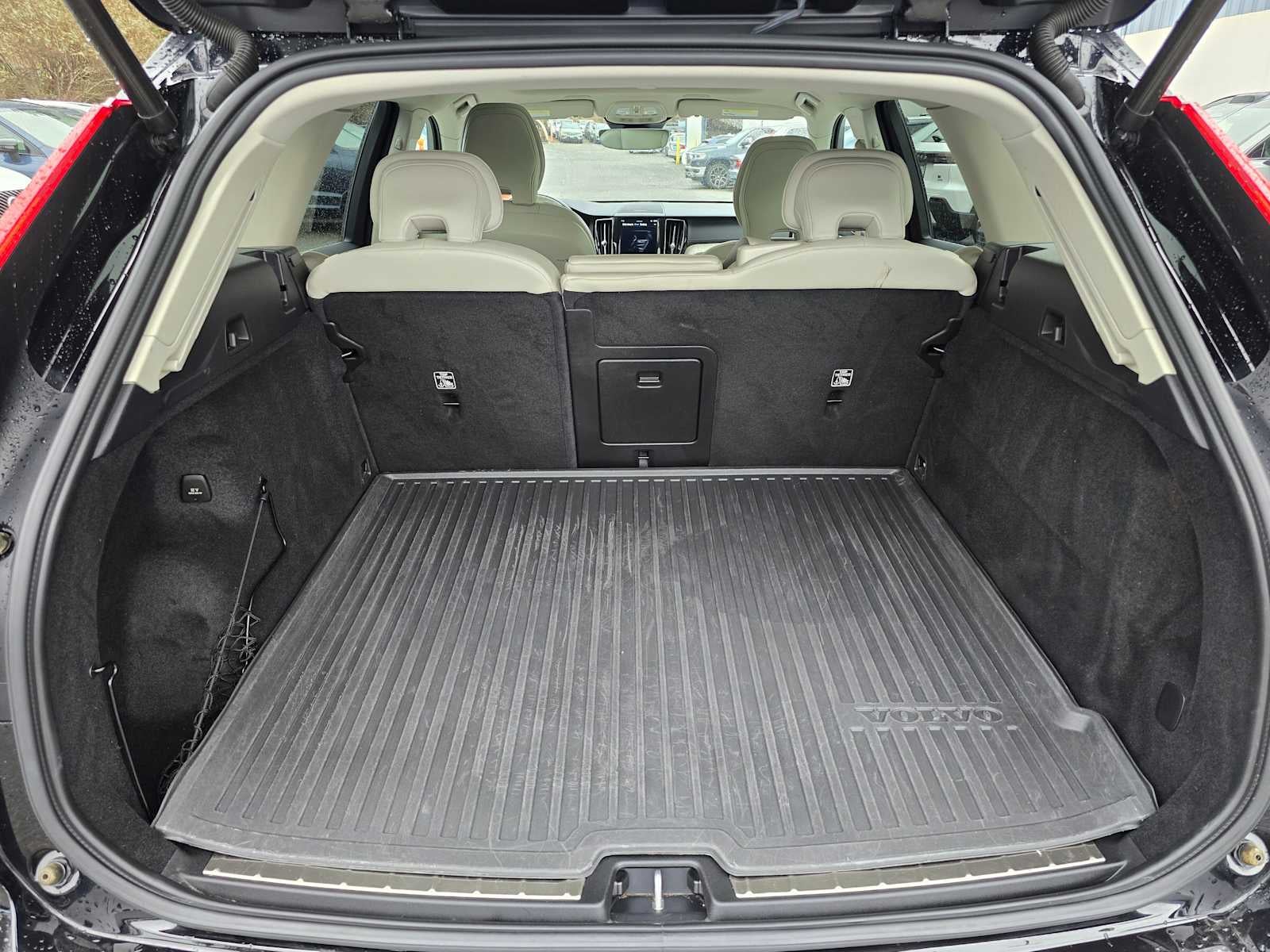 2023 Volvo XC60 Ultimate Bright Theme