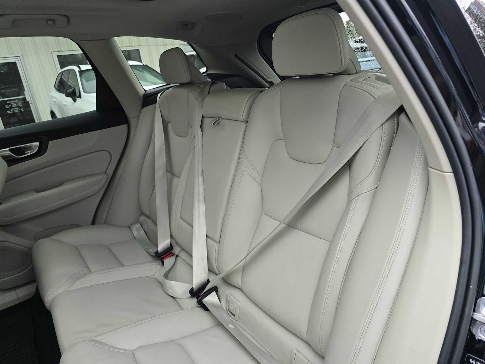 2023 Volvo XC60 Ultimate Bright Theme