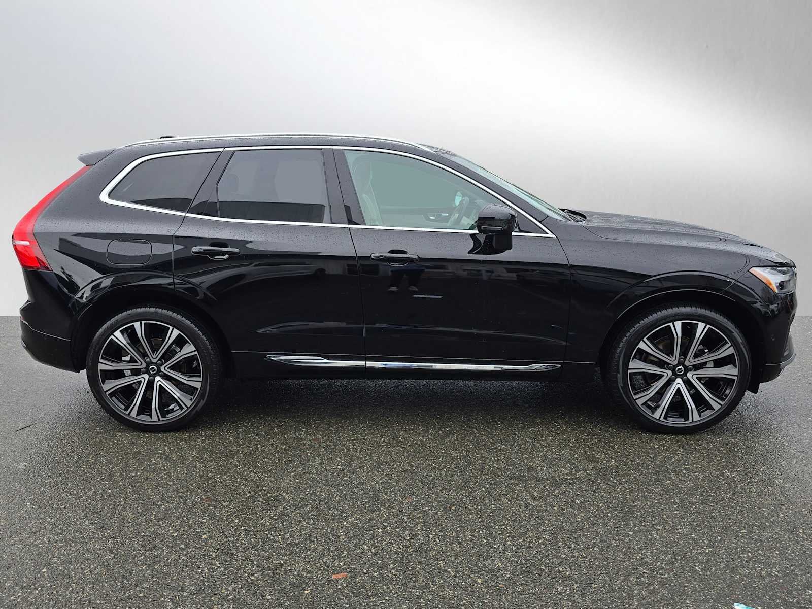 2023 Volvo XC60 Ultimate Bright Theme