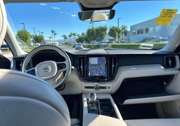 2023 Volvo XC60 Ultimate Bright Theme