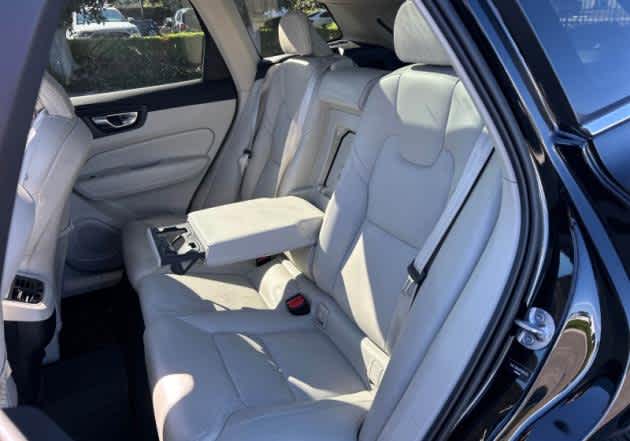2023 Volvo XC60 Ultimate Bright Theme