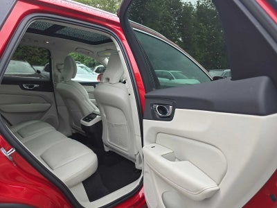 2023 Volvo XC60 Ultimate Bright Theme