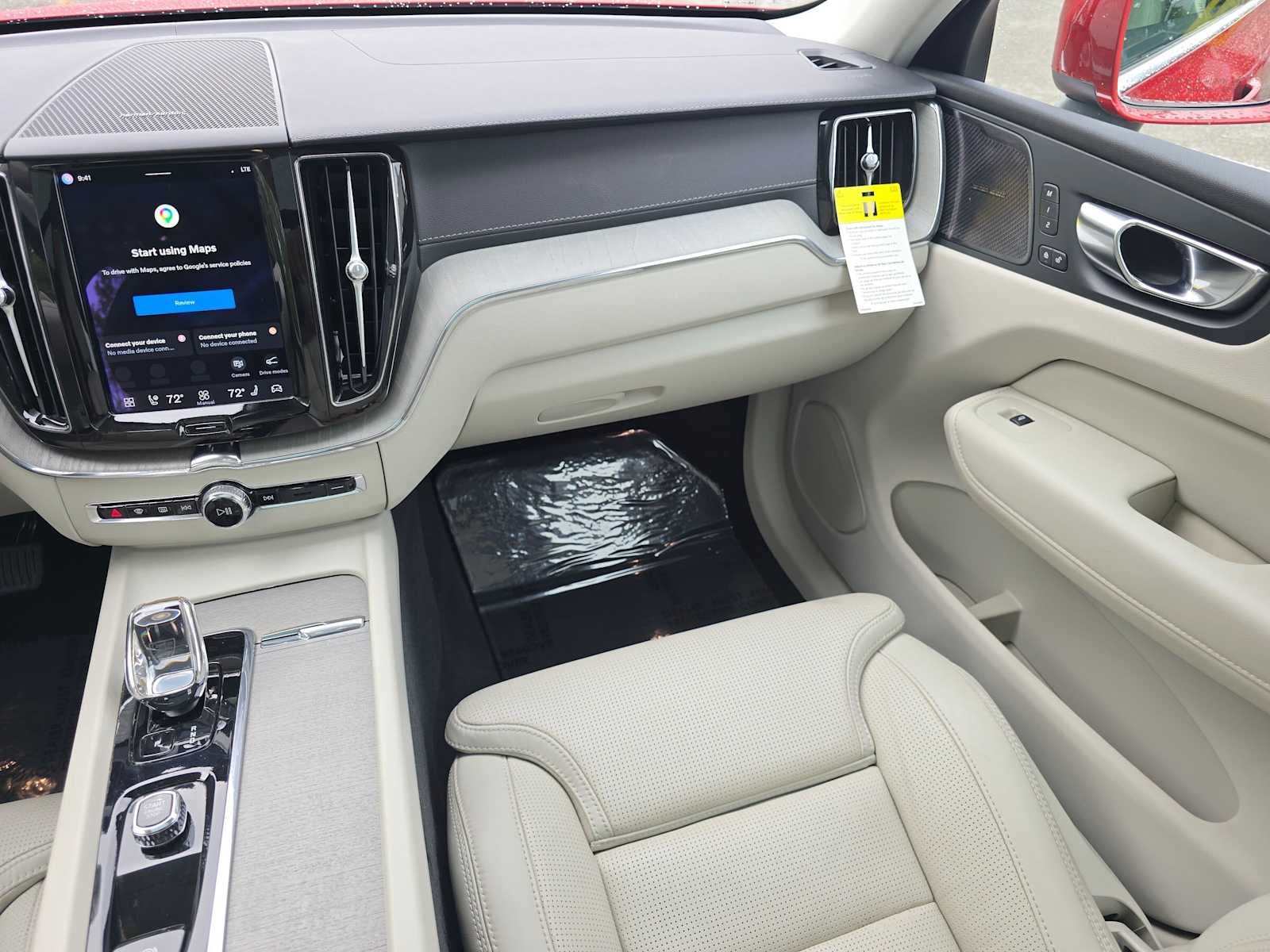2023 Volvo XC60 Ultimate Bright Theme