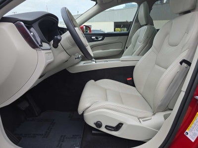 2023 Volvo XC60 Ultimate Bright Theme