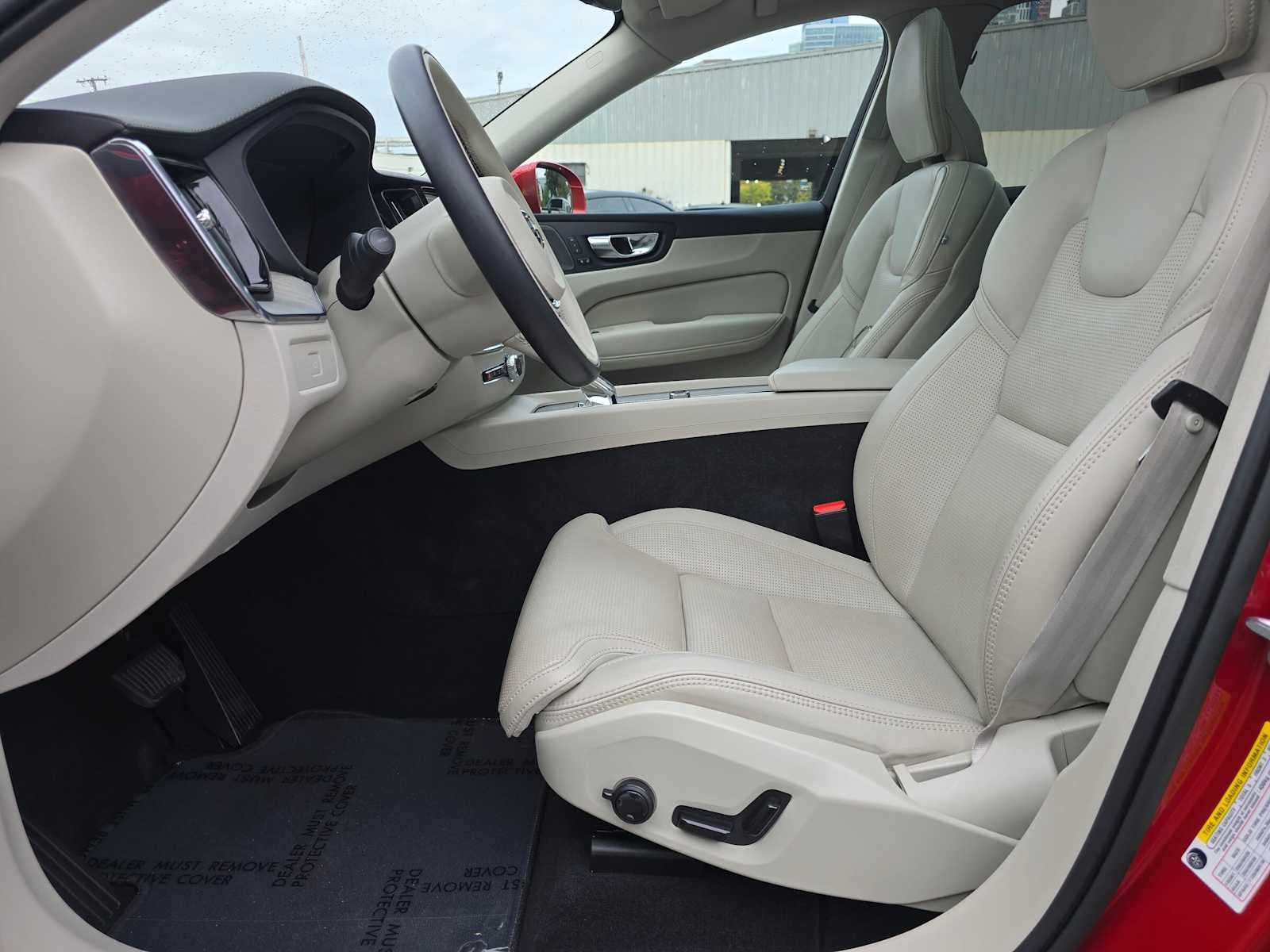 2023 Volvo XC60 Ultimate Bright Theme