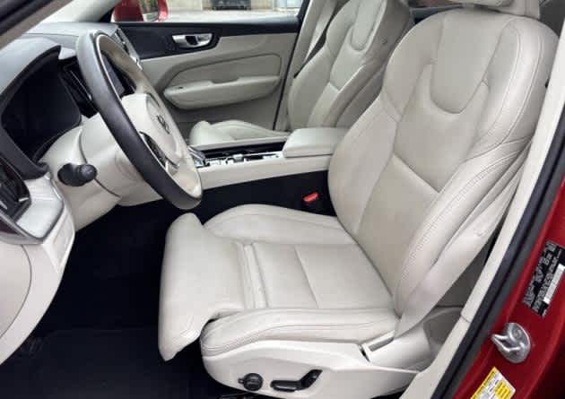 2023 Volvo XC60 Ultimate Bright Theme