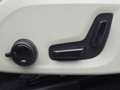 2023 Volvo XC60 Ultimate Bright Theme