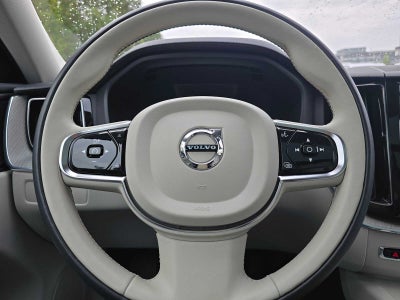 2023 Volvo XC60 Ultimate Bright Theme