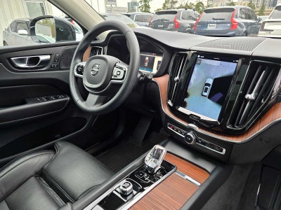 2023 Volvo XC60 Ultimate Bright Theme