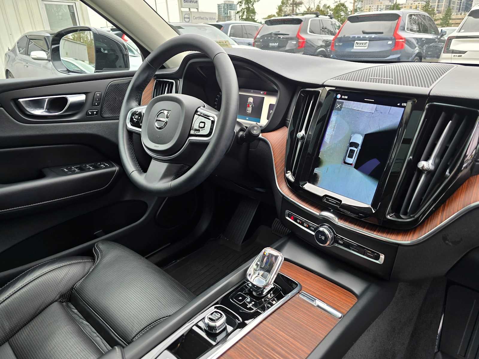 2023 Volvo XC60 Ultimate Bright Theme