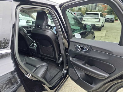 2023 Volvo XC60 Ultimate Bright Theme