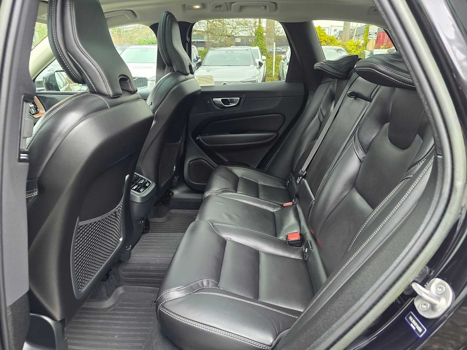 2023 Volvo XC60 Ultimate Bright Theme