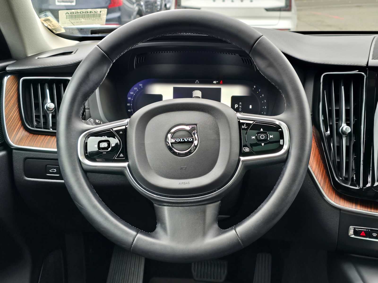 2023 Volvo XC60 Ultimate Bright Theme