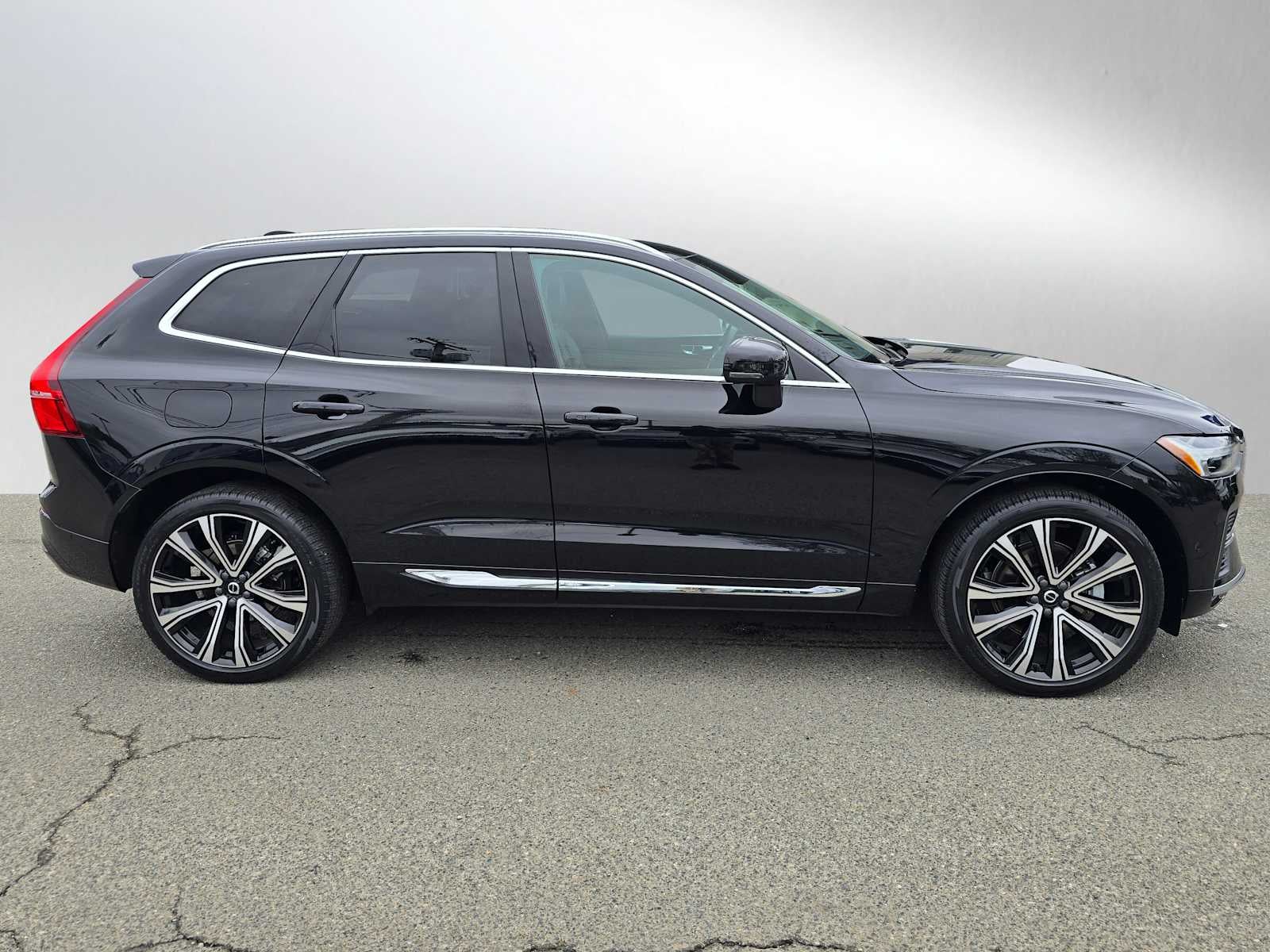 2023 Volvo XC60 Ultimate Bright Theme