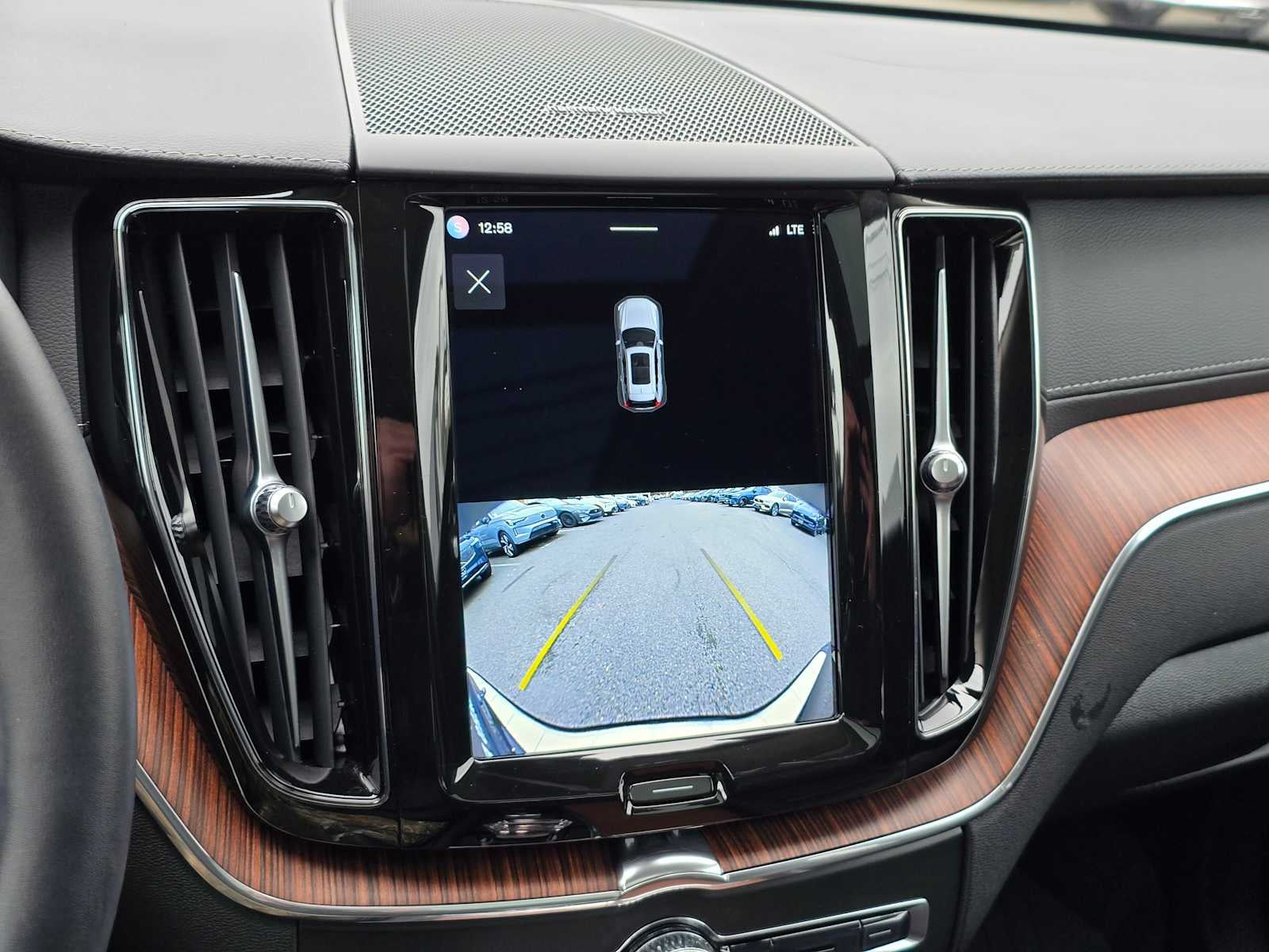 2023 Volvo XC60 Ultimate Bright Theme