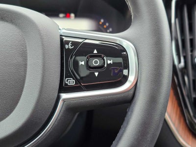 2023 Volvo XC60 Ultimate Bright Theme