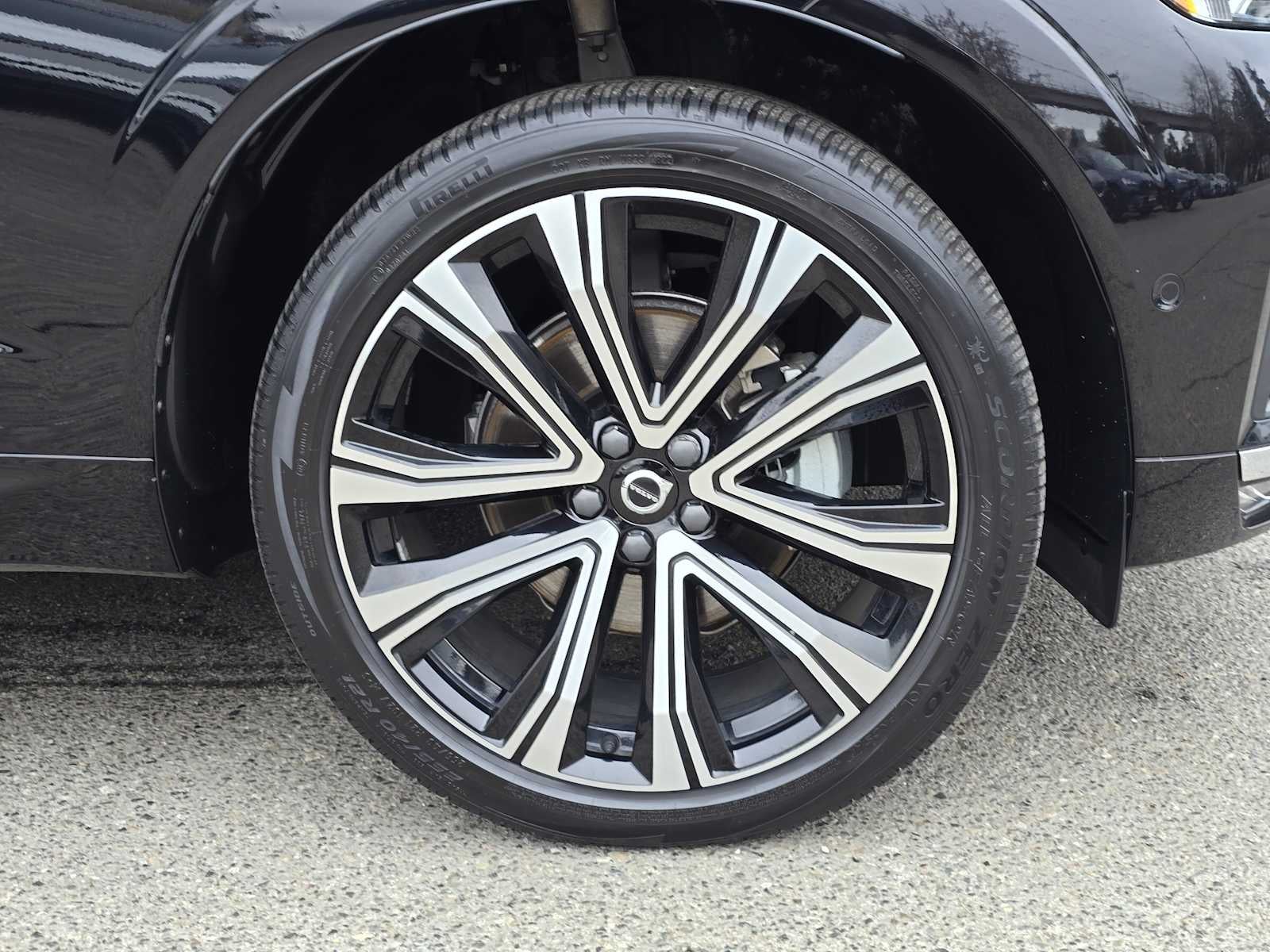 2023 Volvo XC60 Ultimate Bright Theme