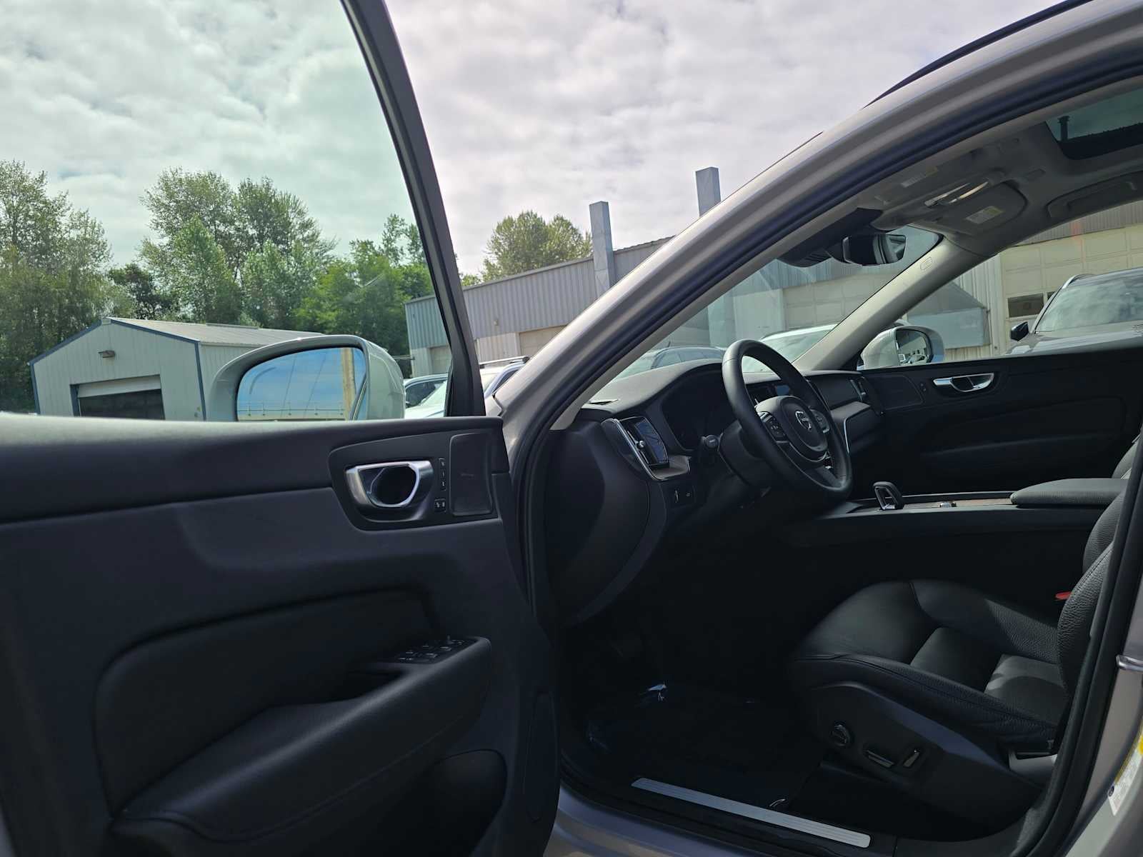 2022 Volvo XC60 Momentum