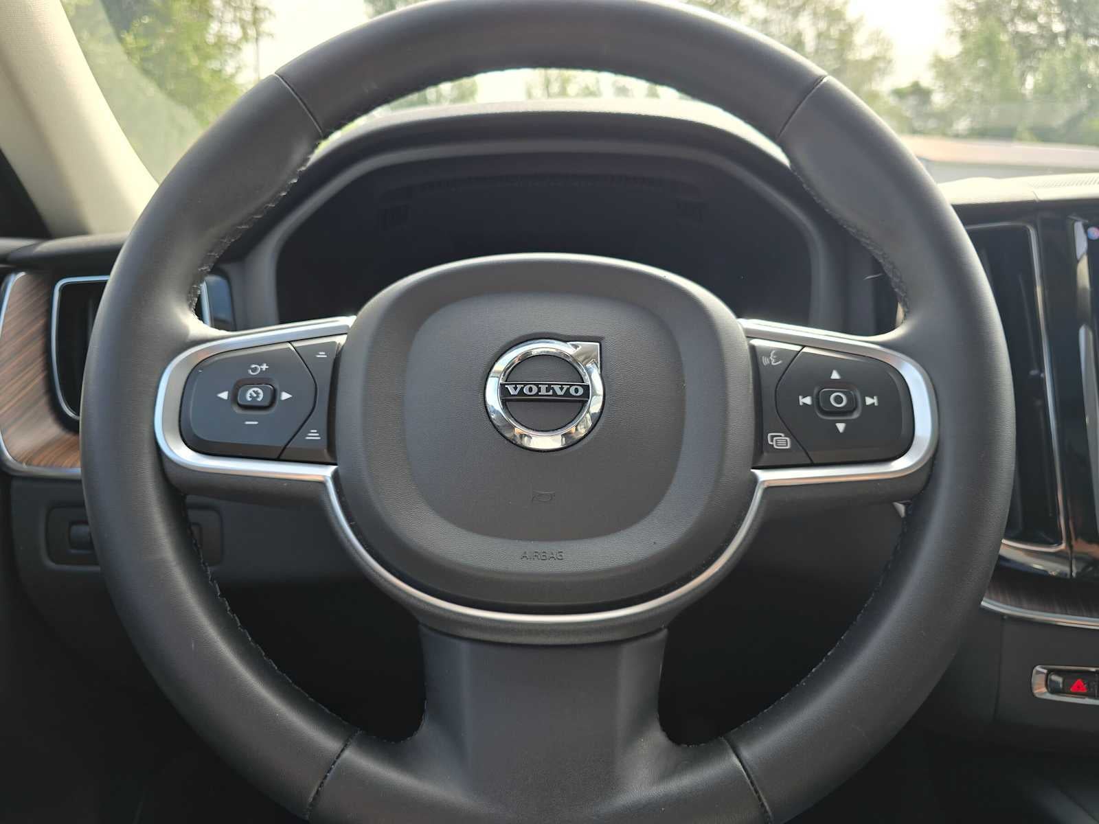 2022 Volvo XC60 Momentum