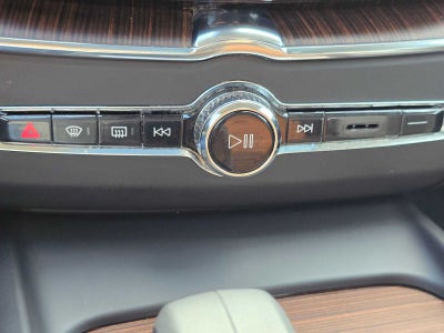 2022 Volvo XC60 Momentum