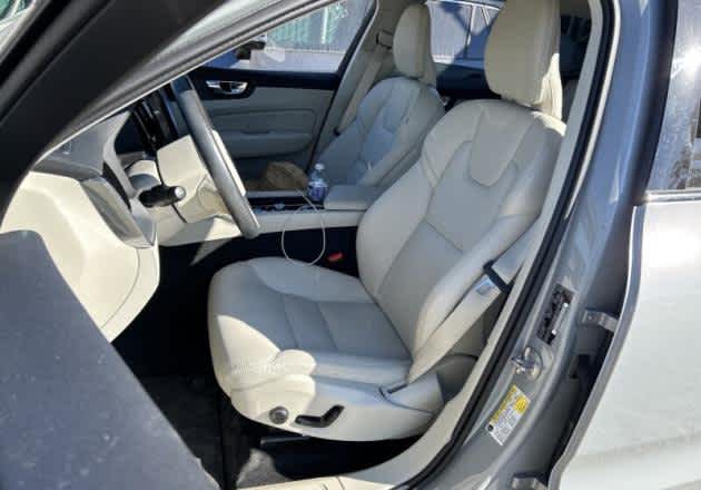2024 Volvo XC60 Core Dark Theme