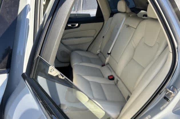 2024 Volvo XC60 Core Dark Theme