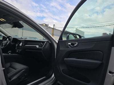 2024 Volvo XC60 Core Dark Theme