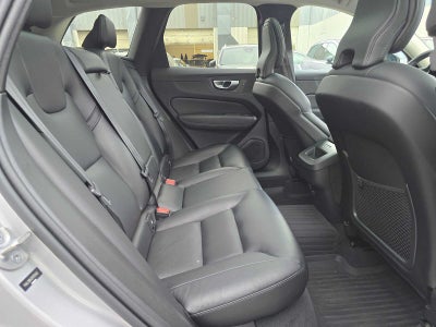 2024 Volvo XC60 Core Dark Theme