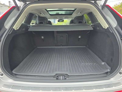2024 Volvo XC60 Core Dark Theme