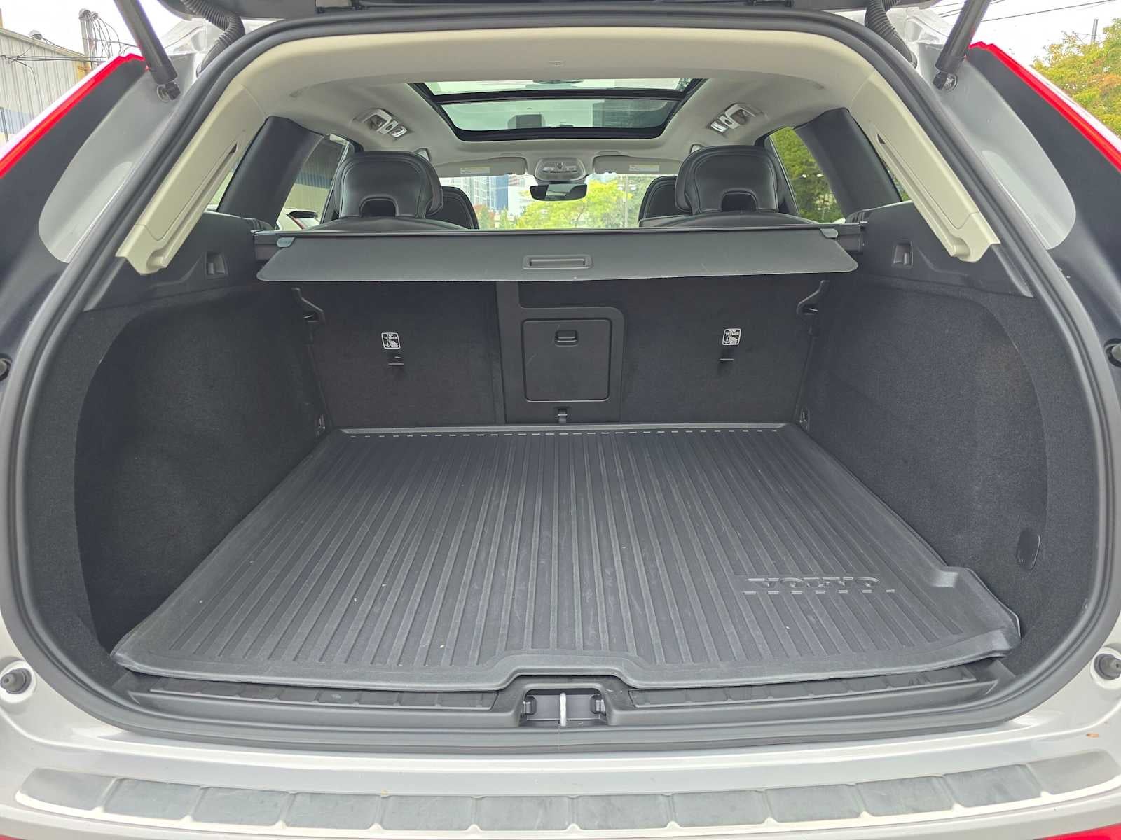 2024 Volvo XC60 Core Dark Theme