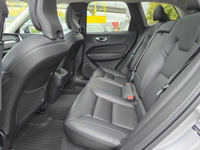 2024 Volvo XC60 Core Dark Theme