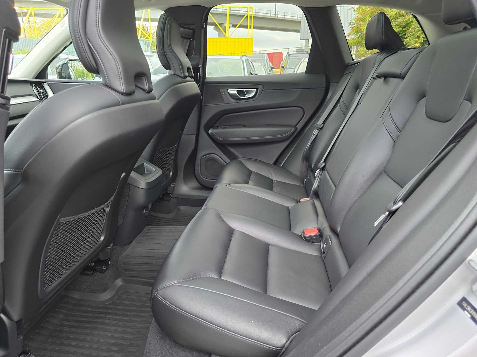 2024 Volvo XC60 Core Dark Theme