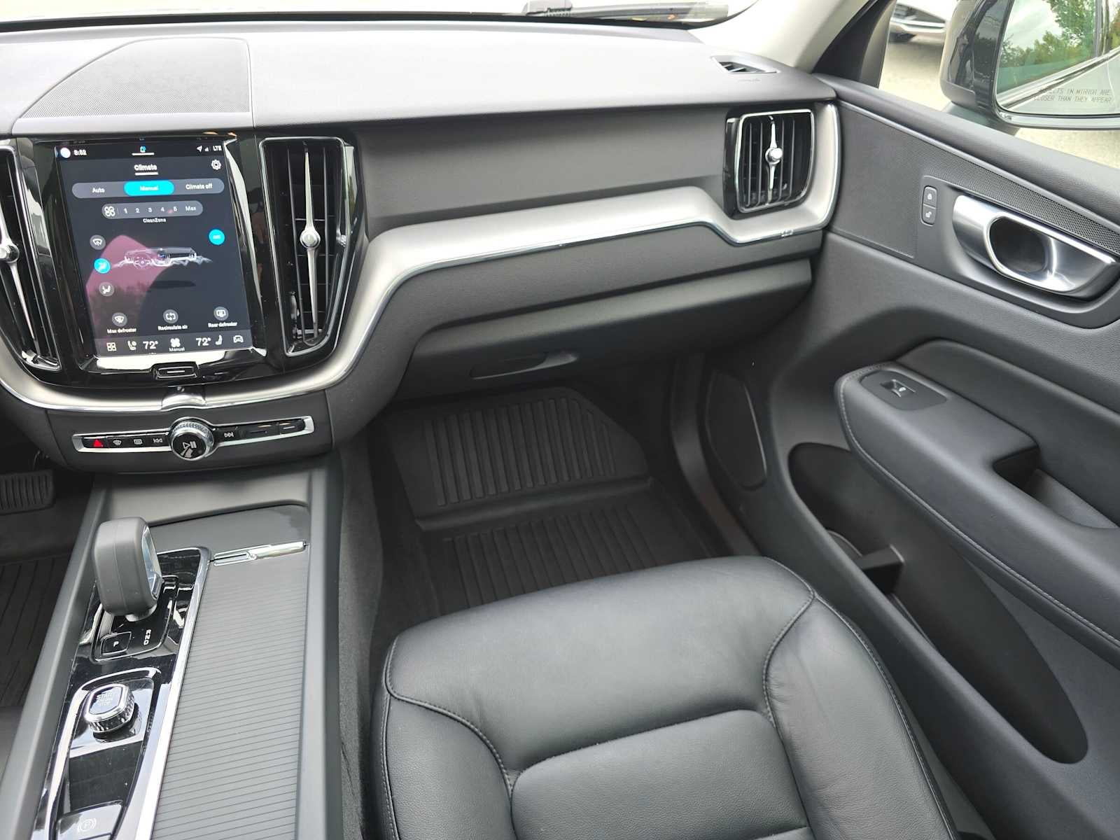 2024 Volvo XC60 Core Dark Theme
