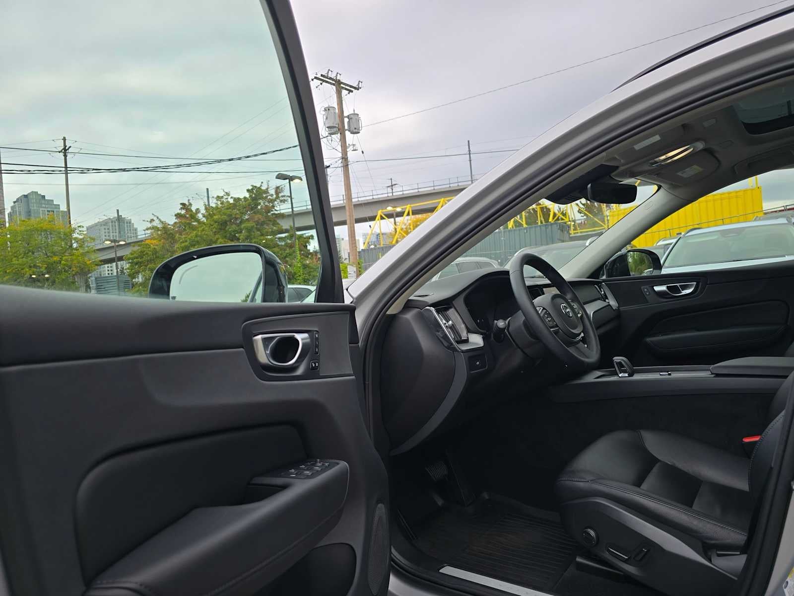 2024 Volvo XC60 Core Dark Theme