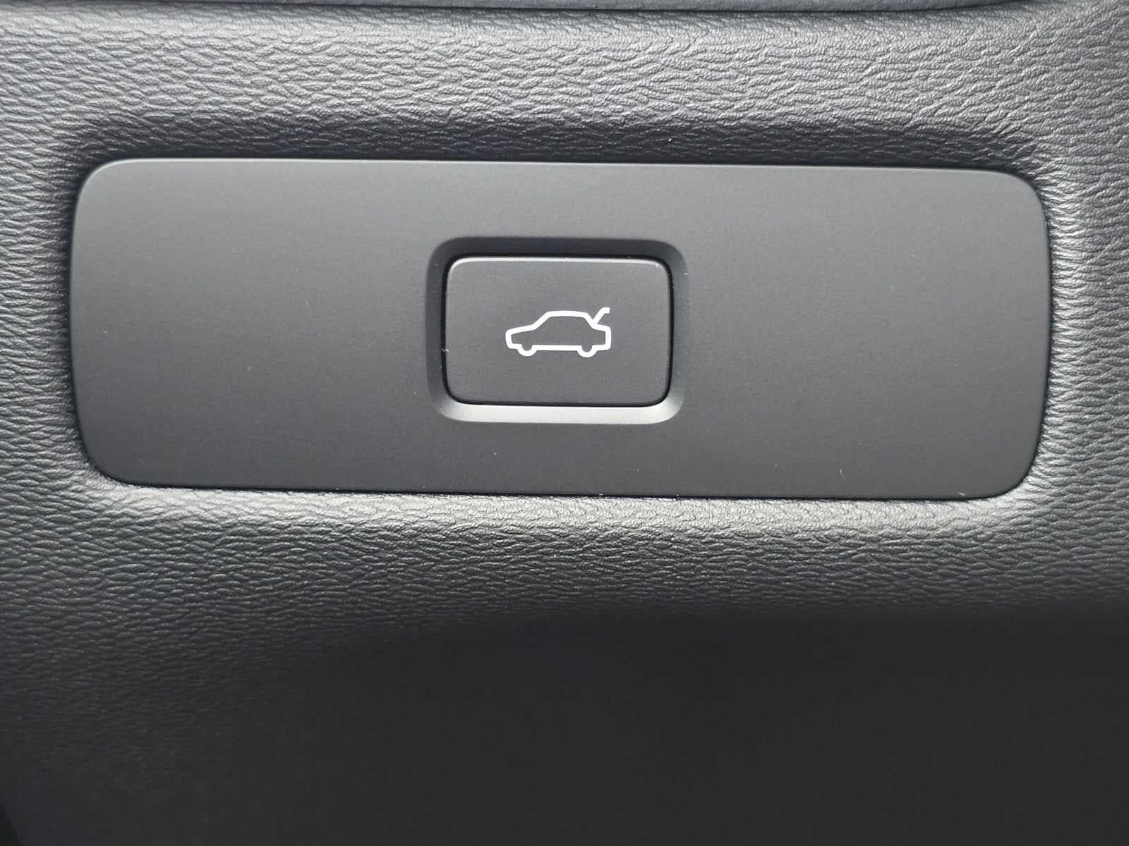 2024 Volvo XC60 Core Dark Theme