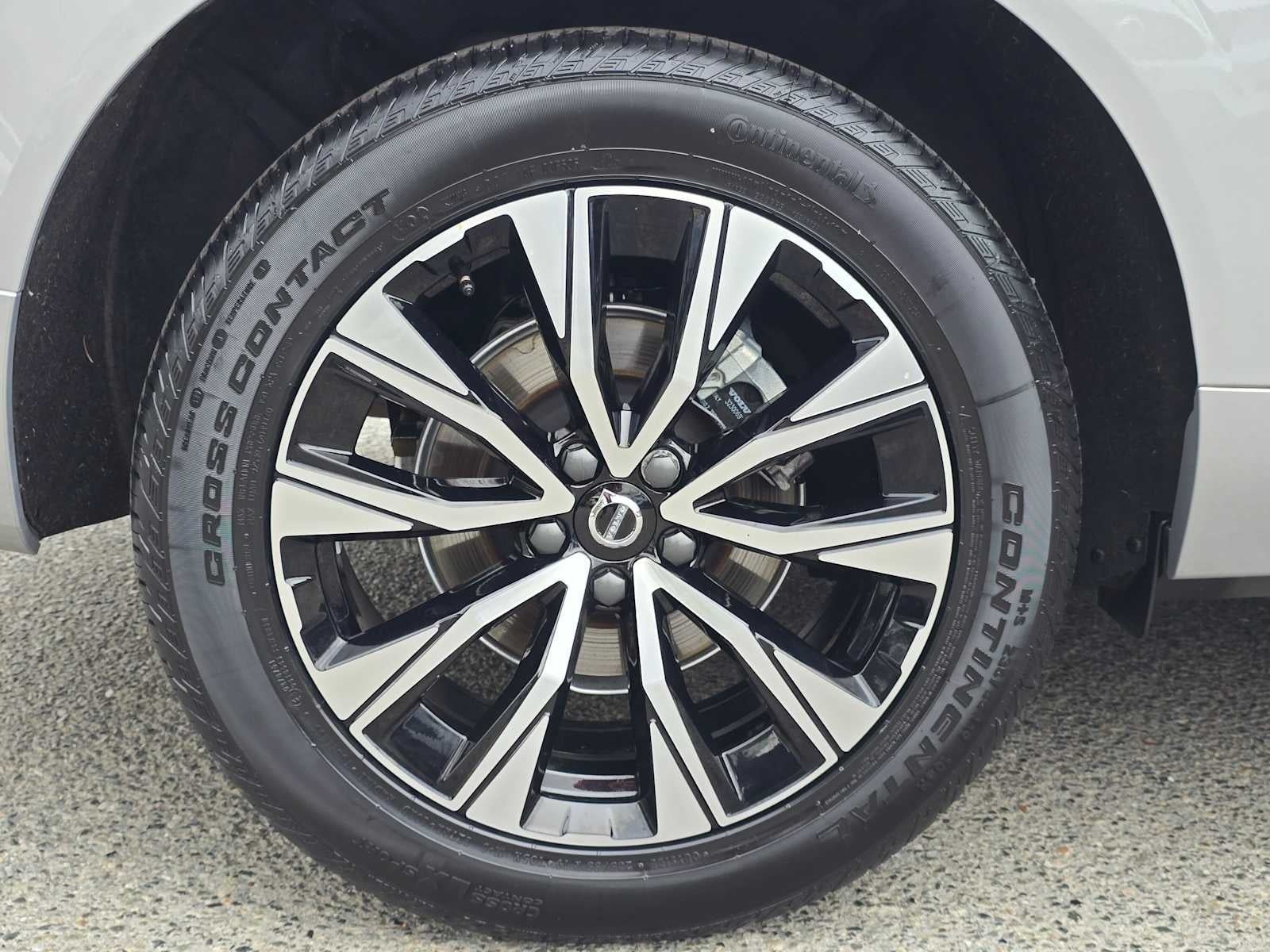 2024 Volvo XC60 Core Dark Theme