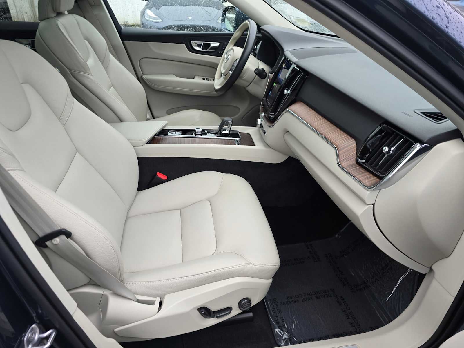 2022 Volvo XC60 Momentum