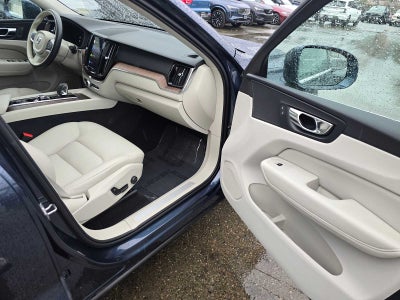 2022 Volvo XC60 Momentum