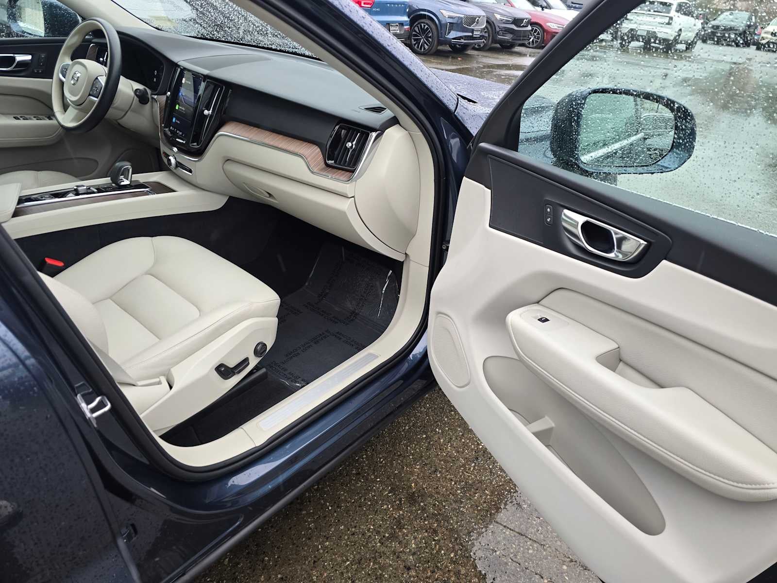 2022 Volvo XC60 Momentum