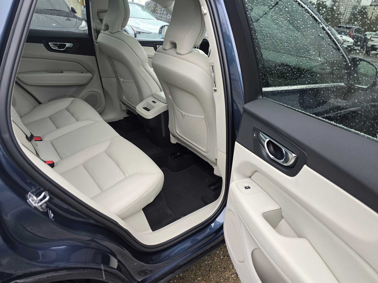 2022 Volvo XC60 Momentum