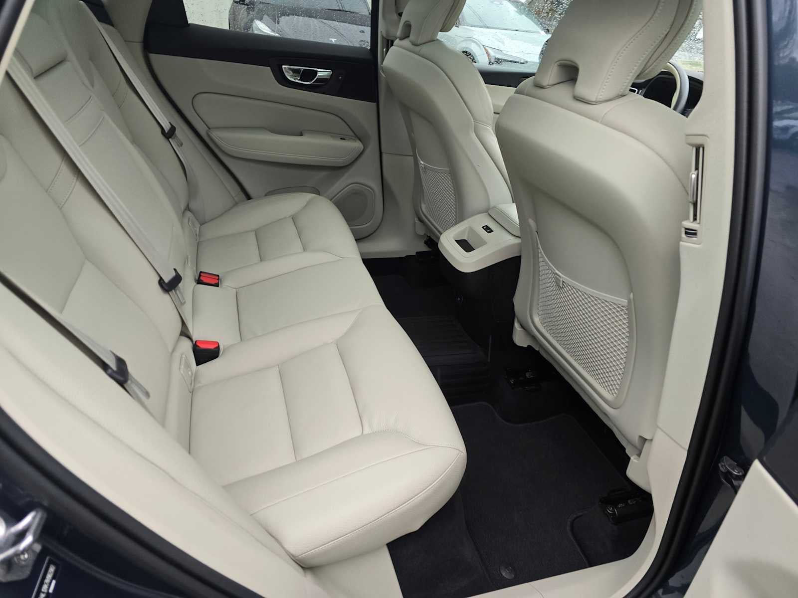 2022 Volvo XC60 Momentum