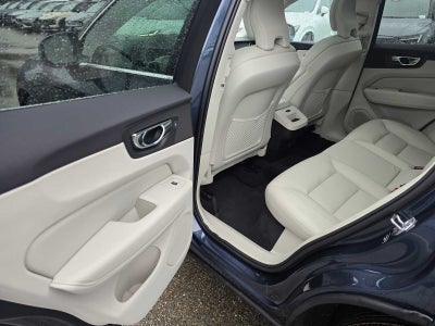 2022 Volvo XC60 Momentum