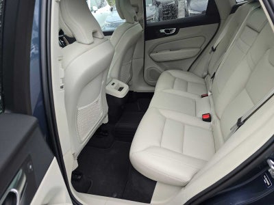 2022 Volvo XC60 Momentum