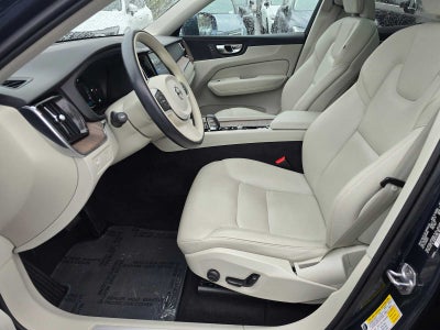 2022 Volvo XC60 Momentum